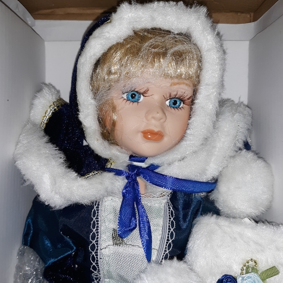 Porcelain doll - Picture 4 of 4